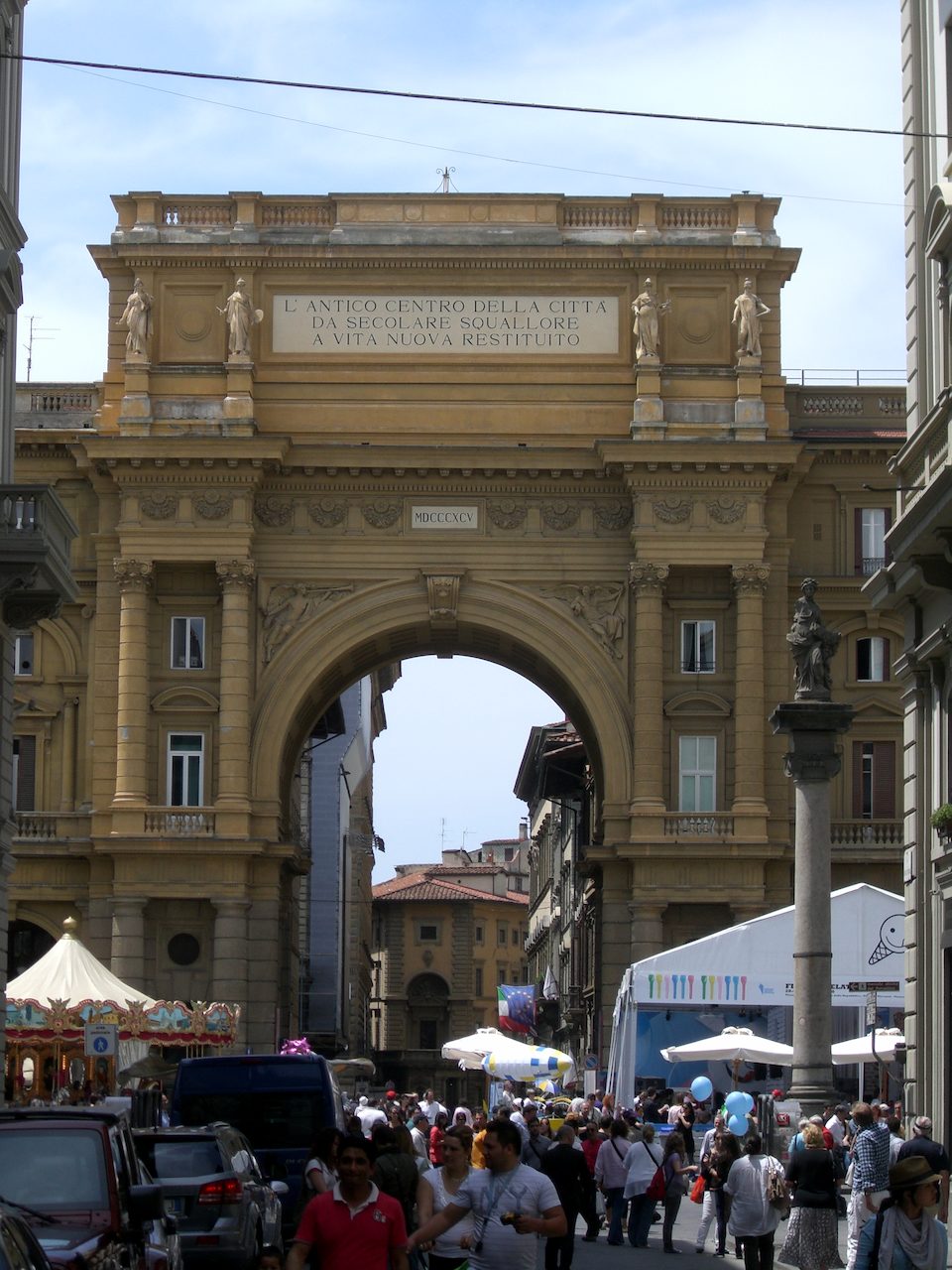 Arch in Piazza della Repubblica (Repubilc Square) in Florence, Italy ...